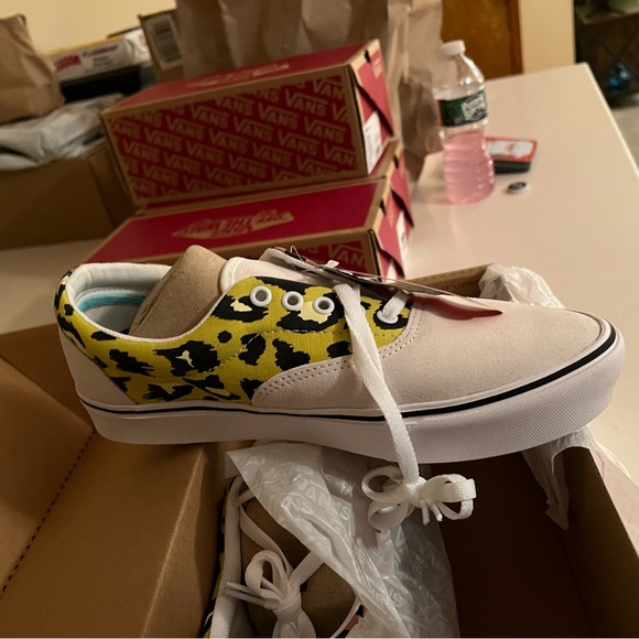 Vans - Picture 2 of 3